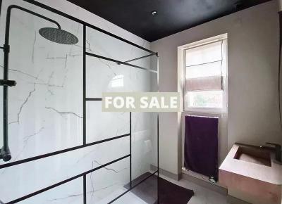 Stunning Manor House in Parkland Gardens