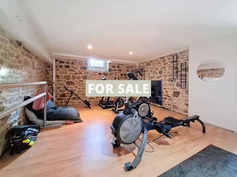 Stunning Manor House in Parkland Gardens