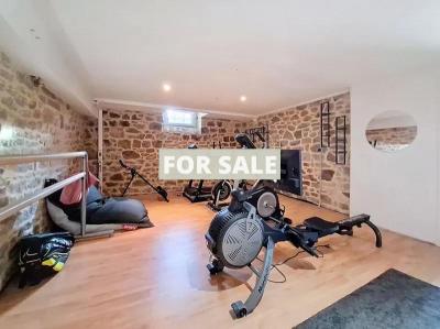 Stunning Manor House in Parkland Gardens