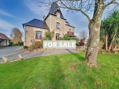 Stunning Manor House in Parkland Gardens