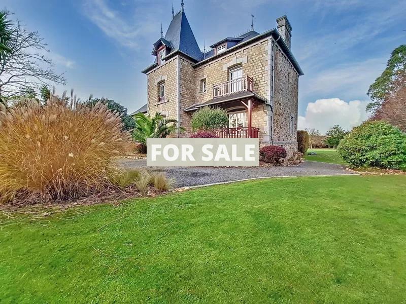 Stunning Manor House in Parkland Gardens