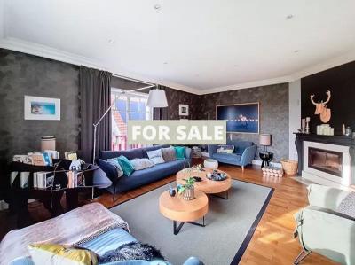 Stunning Manor House in Parkland Gardens