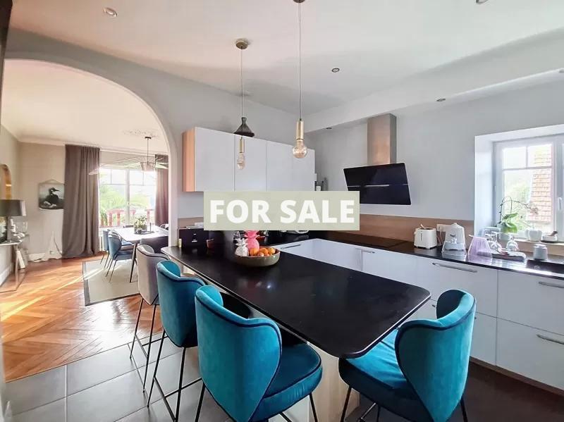 Stunning Manor House in Parkland Gardens