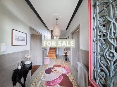 Stunning Manor House in Parkland Gardens