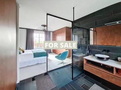 Stunning Manor House in Parkland Gardens