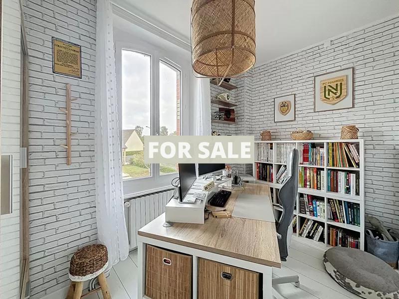 Lovely Detached House with Garden
