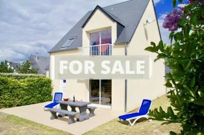 Modern Detached House with Garden