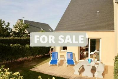 Modern Detached House with Garden