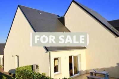 Modern Detached House with Garden