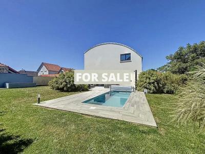 Detached Country House with Swimming Pool