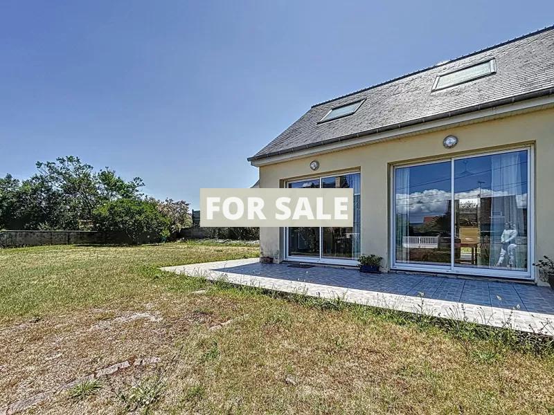 Pretty Detached Coastal House with Garden