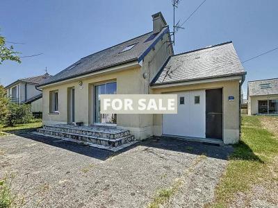 Detached House with Garden by the Coast