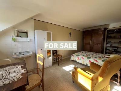 Detached House with Garden in Quiet Location