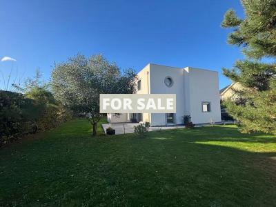 Uber Contemporary Detached House