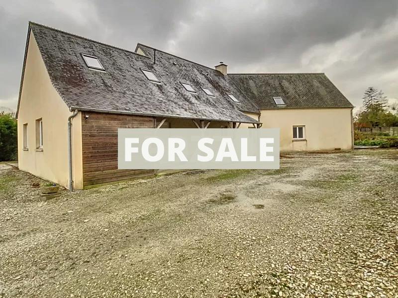 Main Photo of a 6 bedroom  Country House for sale