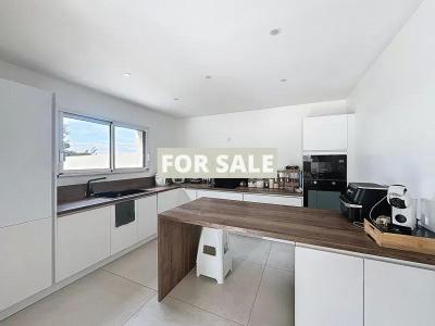 Traditional House with Garden Close to thee Coast