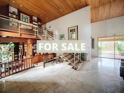 Large House with Swimming Pool and 1 Hectare Gardens
