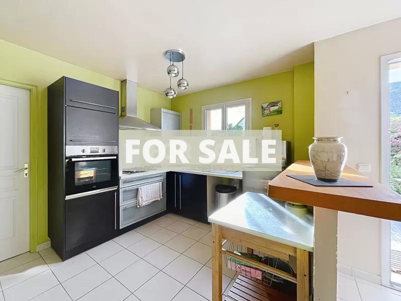 Detached House with Garden by the Coast