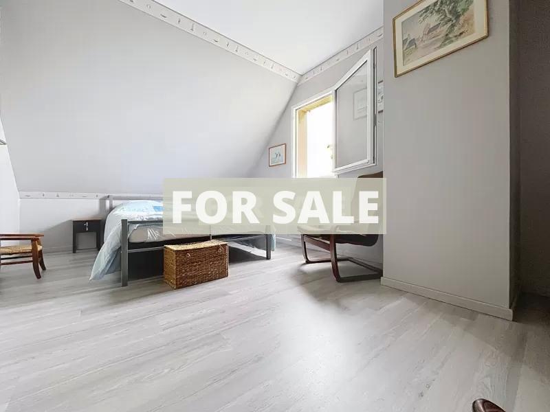 Detached House with Garden by the Coast