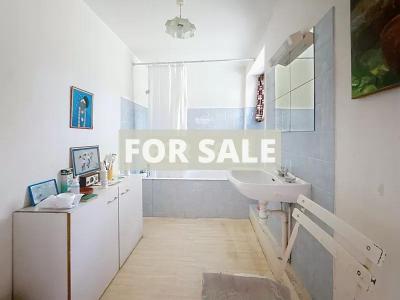 Detached Country House with Garden by the Coast