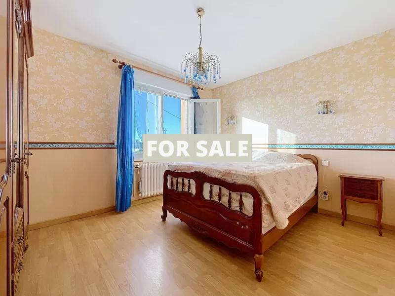 Detached House with Garden by the Coast