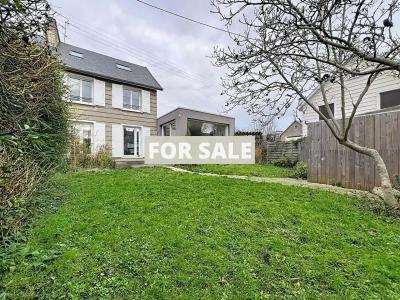 Traditional House with Garden