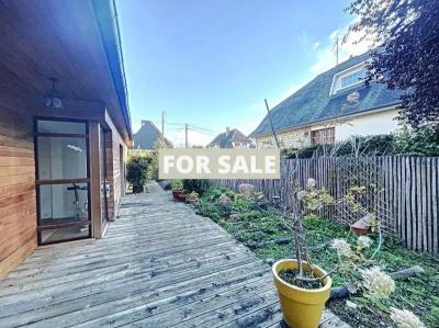 Detached House with Garden and Office
