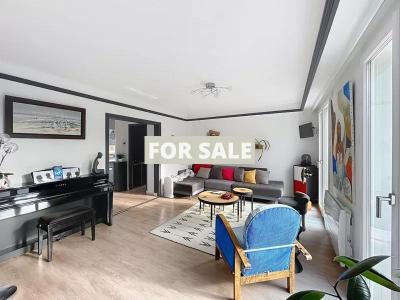 Detached House with Landscaped Garden