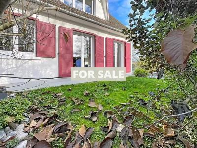 Detached House with Landscaped Garden