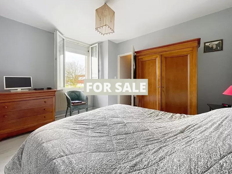 Detached House with Garden