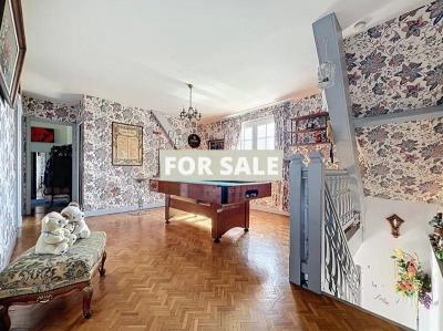 Detached Country House with Landscaped Garden