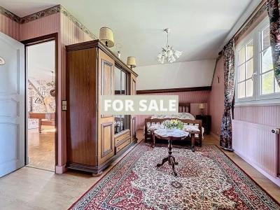 Detached Country House with Landscaped Garden