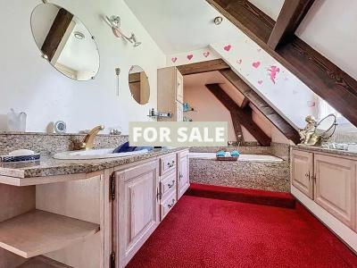 Detached Country House with Landscaped Garden