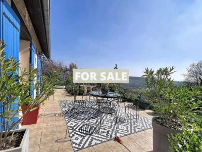 Detached Country House with Landscaped Garden