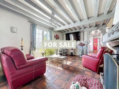 Detached Country House with Landscaped Garden