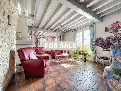 Detached Country House with Landscaped Garden