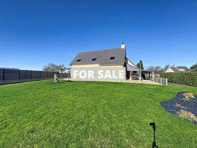 Modern Detached House with Garden