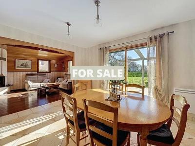 Modern Detached House with Garden