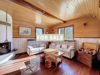 Modern Detached House with Garden