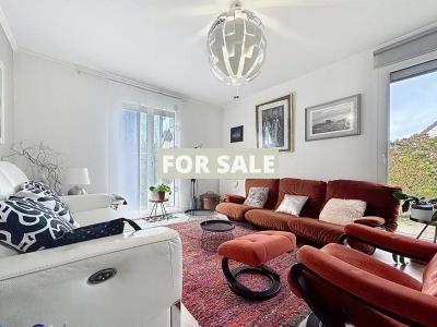 Traditional House with Garden