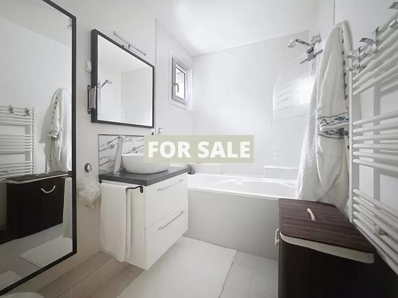 Traditional House with Garden