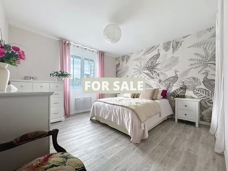 Traditional House with Garden