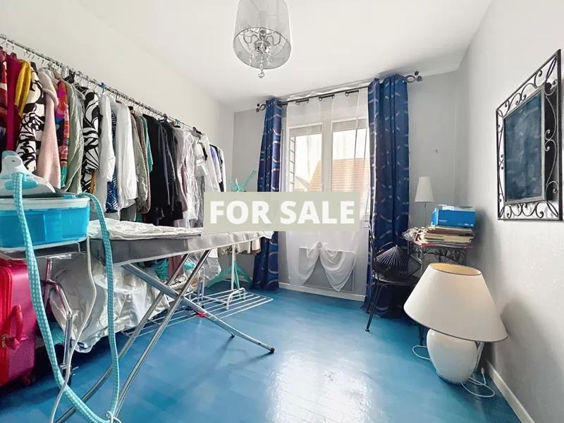 Traditional House with Garden