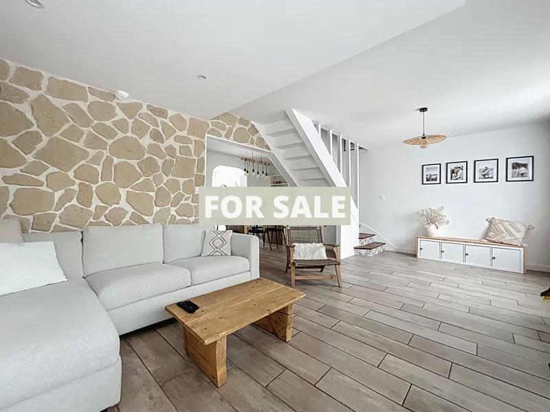 Contemporary House in Coastal Location