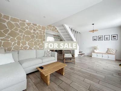 Contemporary House in Coastal Location