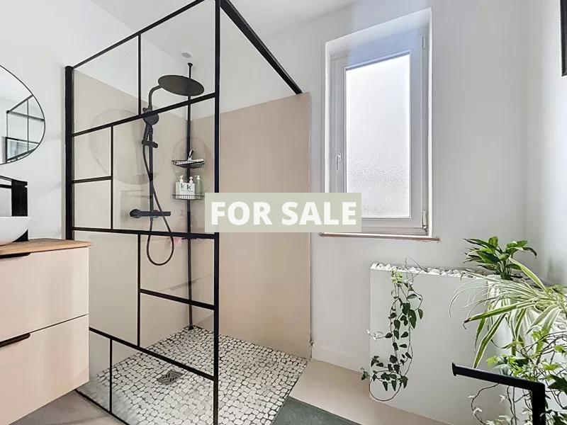 Contemporary House in Coastal Location