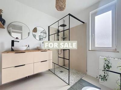 Contemporary House in Coastal Location