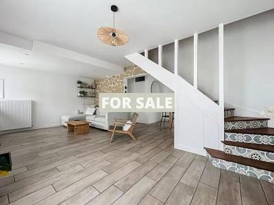 Contemporary House in Coastal Location