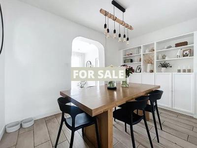 Contemporary House in Coastal Location