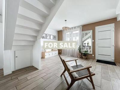 Contemporary House in Coastal Location